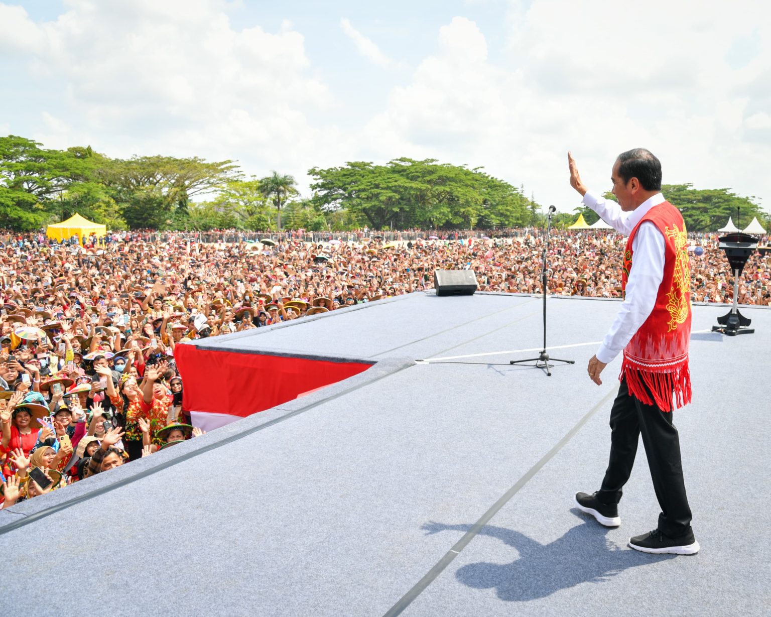 Presiden Jokowi Hadiri Festival Dahau di Kutai Barat